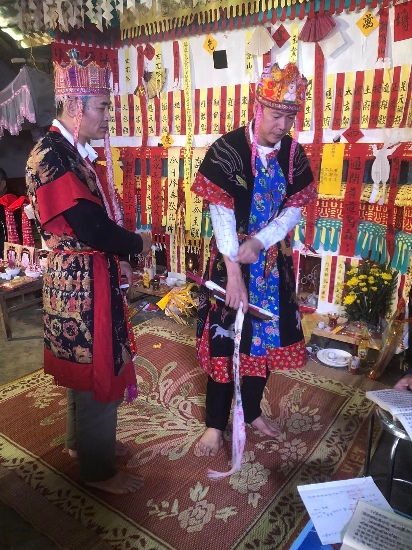 Nét đẹp văn hóa trong nghi lễ cấp sắc của người Dao. Ảnh: Trần Hữu Sơn Nét đẹp văn hóa trong nghi lễ cấp sắc của người Dao. Ảnh: Trần Hữu Sơn