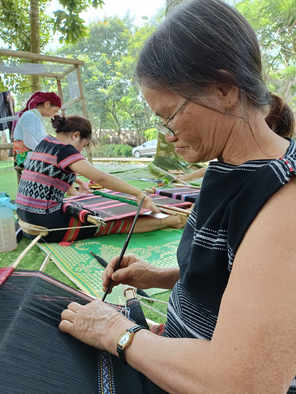 Phát huy văn hóa đặc sắc của đồng bào dân tộc thiểu số nhằm phục vụ cho mục tiêu bảo tồn, phát huy giá trị để phát triển kinh tế.