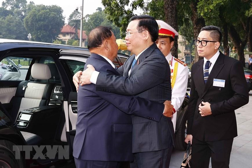 Chiều 24/10, tại Nhà Quốc hội, Chủ tịch Quốc hội Vương Đình Huệ đã chủ trì lễ đón Chủ tịch Thượng viện Campuchia Samdech Say Chhum và Đoàn đại biểu cấp cao Thượng viện Vương quốc Campuchia. (Ảnh: Doãn Tấn/TTXVN)