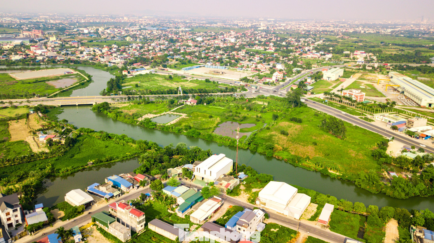 Theo GS Đặng Hùng Võ, vì bảng giá đất thấp hơn thị trường nên hợp đồng chuyển nhượng nhà đất ghi thấp hơn thị trường nhằm “né" thuế.