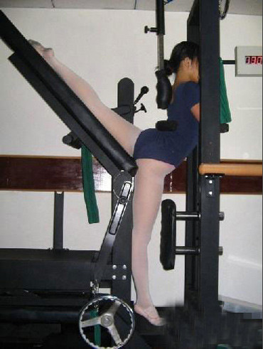 Ngay từ khi còn nhỏ, nhiều thiếu nữ bắt đầu gò mình vào chế độ tập luyện không hề đơn giản so với tuổi của mình...