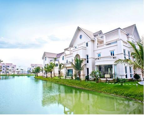 Mỗi biệt thự tại đây là một quần thể gồm có nhà ở, cây xanh và hồ nước. Mỗi biệt thự tại đây là một quần thể gồm có nhà ở, cây xanh và hồ nước