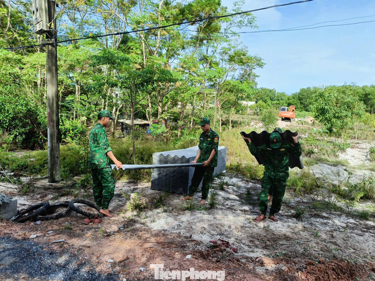 Chương trình đã đóng góp ngày công để sửa chữa nhà; xây dựng mới 3 nhà tình thương, 2 nhà “Đại đoàn kết”, 12 công trình “vệ sinh vì cộng đồng”…