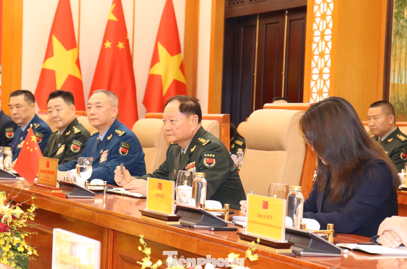Thượng tướng Trương Hựu Hiệp trao đổi tại cuộc hội đàm.