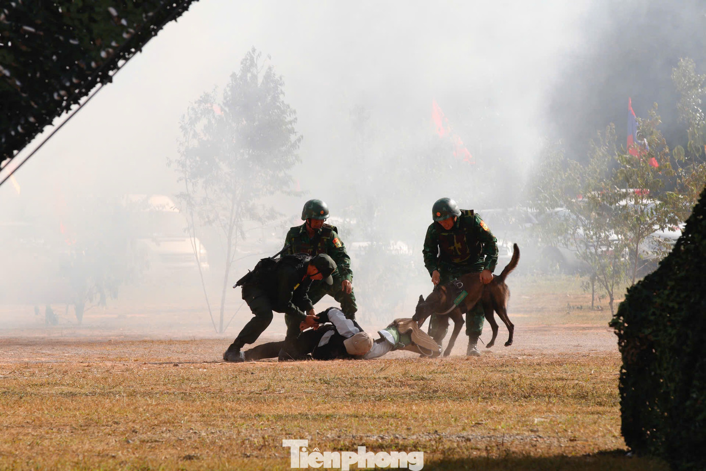 Một số tình huống trong diễn tập. Một số tình huống trong diễn tập.