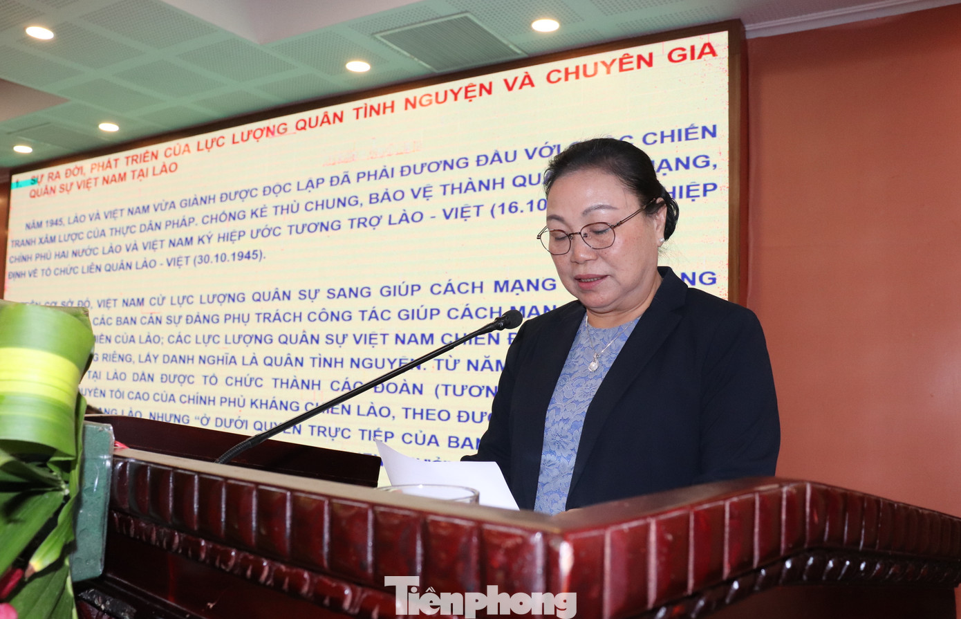 Bà Khamphao Ernthavanh phát biểu tại hội thảo.