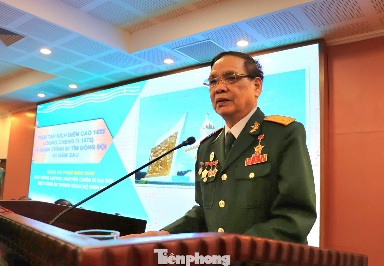 Anh hùng Lực lượng vũ trang Phạm Minh Giám - nguyên Mũi trưởng Đặc công, Đại đội 24, Trung đoàn 866, Quân tình nguyện Việt Nam, Bộ Tư lệnh Mặt trận 31, phát biểu tham luận.