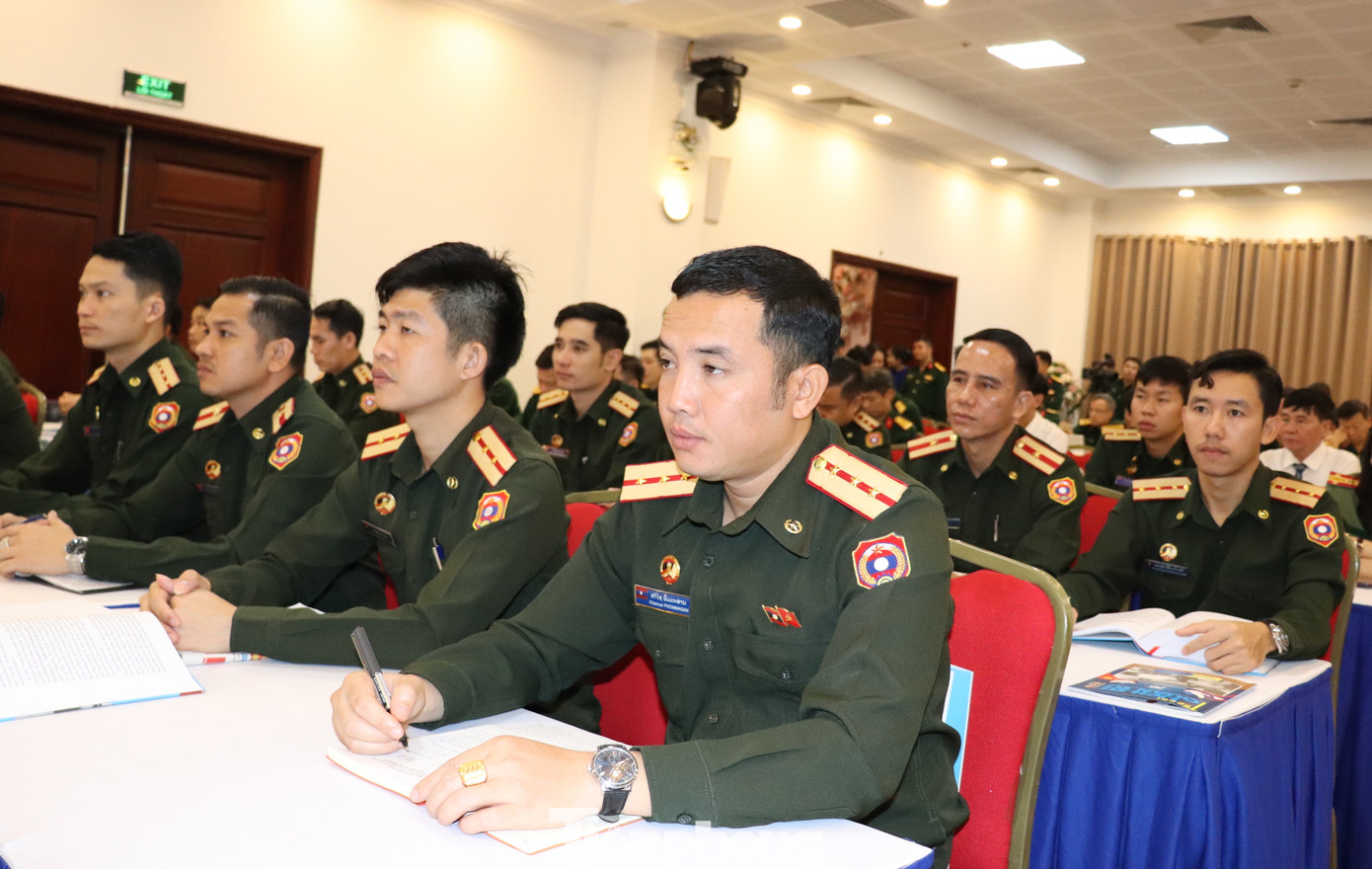 Đại biểu Lào dự hội thảo.