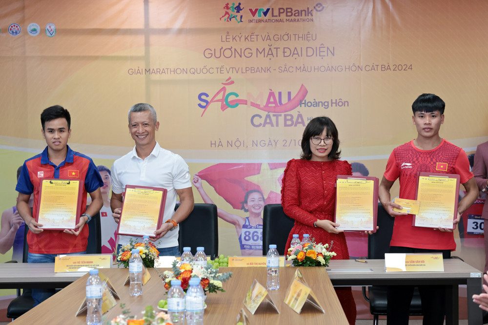 Vận động viên Đội tuyển Điền kinh Người khuyết tật Việt Nam, Chủ nhiệm CLB Người khiếm thị yêu chạy Vũ Tiến Mạnh ký kết trở thành gương mặt đại diện của giải đấu.