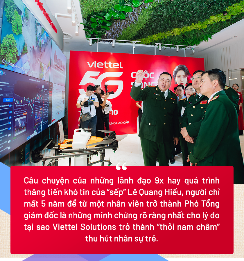Ông Lê Quang Hiếu, Phó TGĐ Viettel Solutions đang giới thiệu về hệ sinh thái 5G2B cho thành phố thông minh và sản xuất công nghiệp tại sự kiện khai trương 5G. Ông Lê Quang Hiếu, Phó TGĐ Viettel Solutions đang giới thiệu về hệ sinh thái 5G2B cho thành phố thông minh và sản xuất công nghiệp tại sự kiện khai trương 5G.