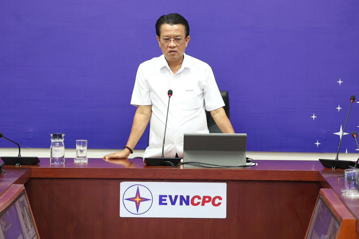 Tổng giám đốc EVNCPC Ngô Tấn Cư yêu cầu bảo đảm an toàn lao động trong quá trình ứng phó và khắc phục hậu quả mưa bão.