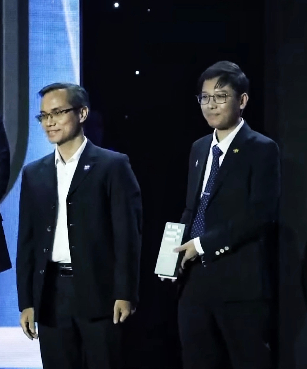 Ông Phạm Đăng Khôi - Giám đốc Công nghệ FPT Retail đại diện FPT Long Châu nhận giải thưởng “Ứng dụng đột phá cho nhu cầu sức khoẻ.” Ông Phạm Đăng Khôi - Giám đốc Công nghệ FPT Retail đại diện FPT Long Châu nhận giải thưởng “Ứng dụng đột phá cho nhu cầu sức khoẻ.”