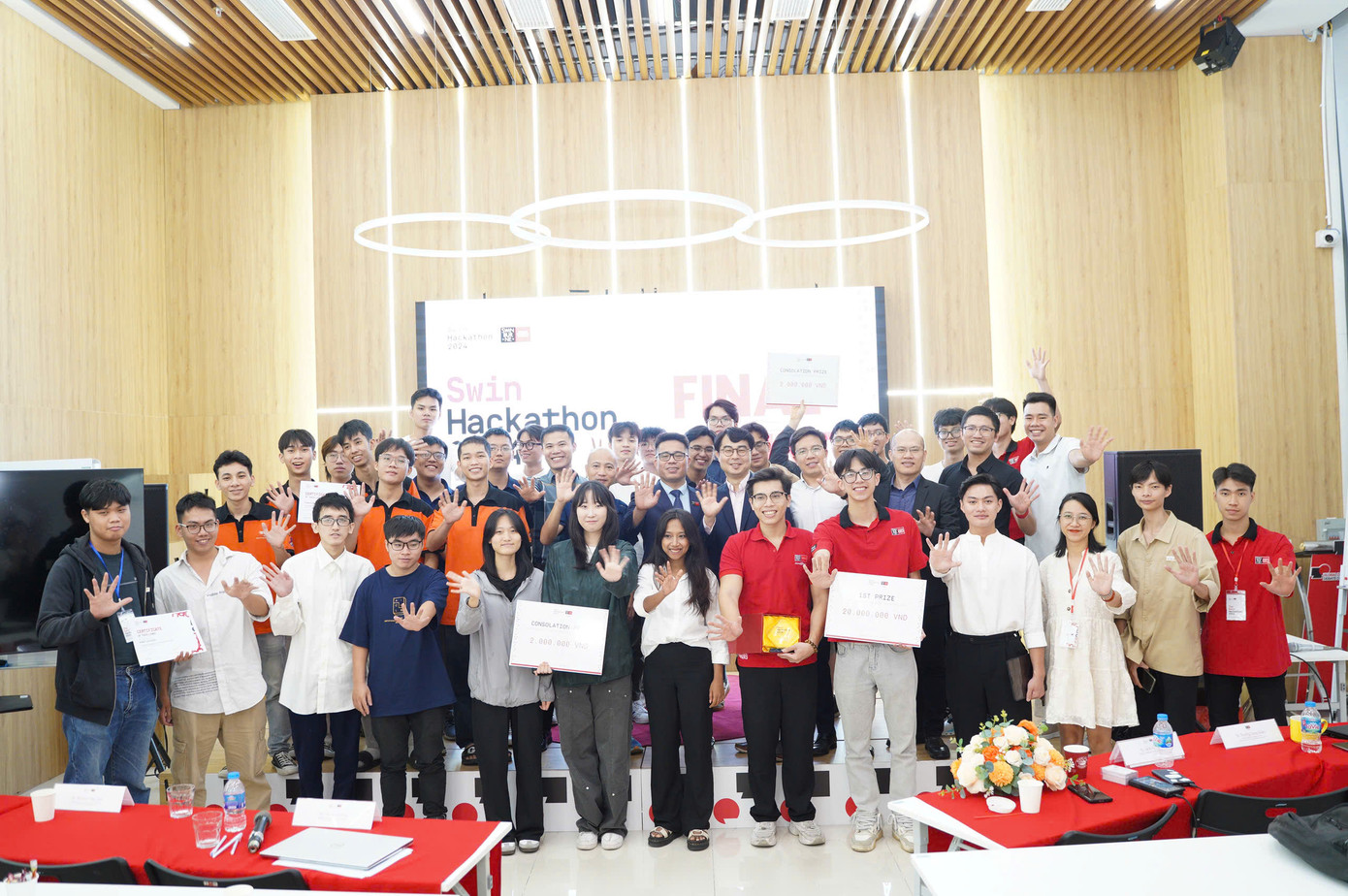 Chung kết cuộc thi Swin Hackathon 2024 với nhiều giải pháp công nghệ đột phá, mang tính ứng dụng cao