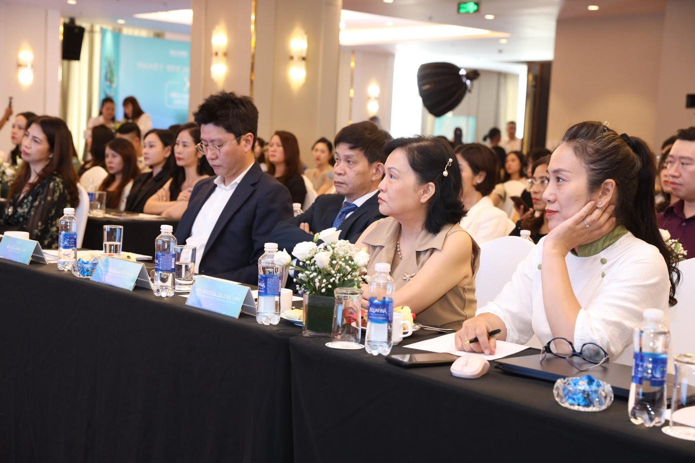 Các chuyên gia hàng đầu trong ngành làm đẹp, thẩm mỹ tham dự hội thảo