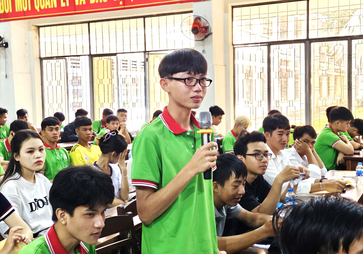 Sinh viên bày tỏ sự quan tâm liên quan đến nghề nghiệp