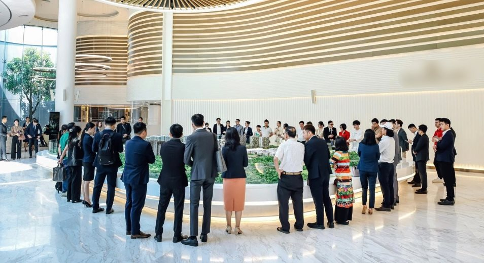 Người mua đón đầu cơ hội bất động sản dịp cuối năm. Ảnh: minh họa