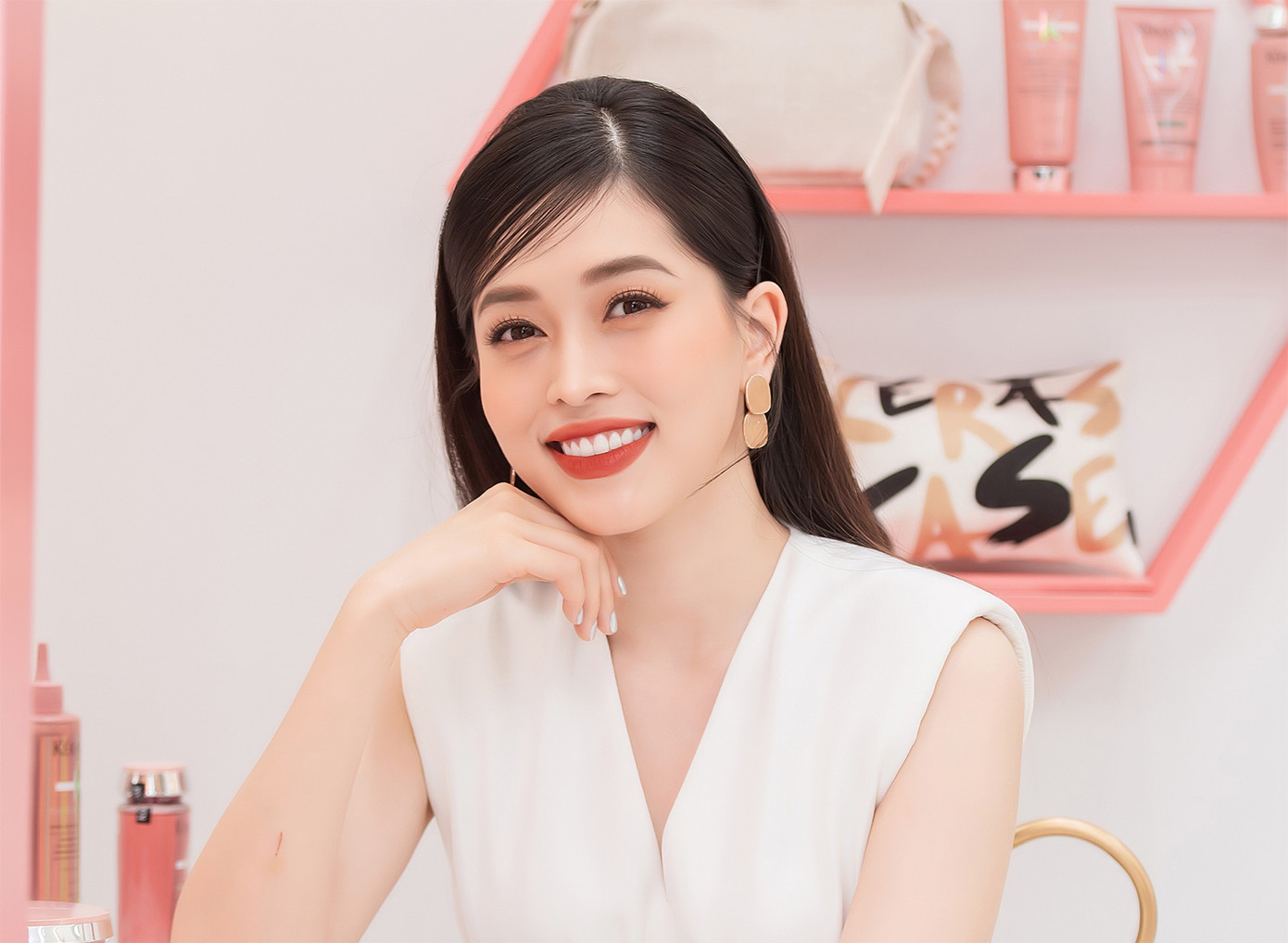 Phương Nga chia sẻ luôn ưu tiên việc học song song với hoạt động nghệ thuật