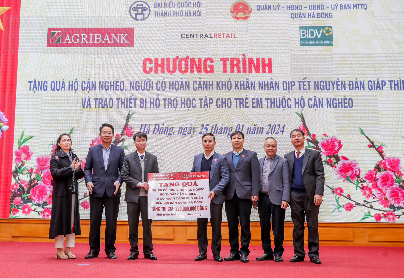 Công tác an sinh xã hội luôn được Agribank triển khai với nhiều chương trình thiết thực trên địa bàn Hà Nội để "không ai bị bỏ lại phía sau"