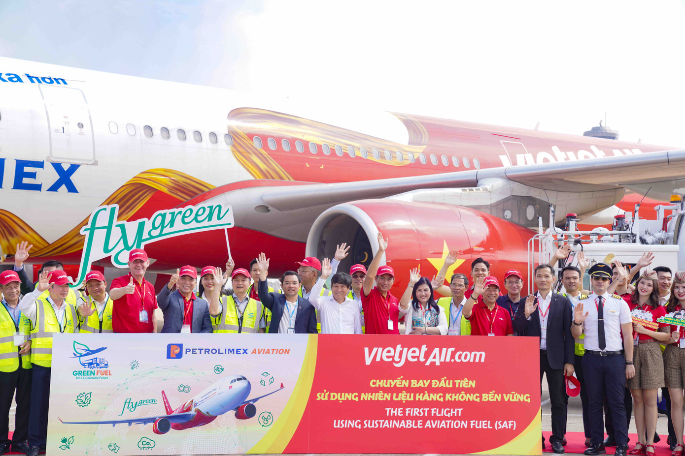 Chuyến bay đầu tiên được tra nạp nhiên liệu SAF tại Việt Nam do Vietjet khai thác cất cánh sáng nay từ sân bay Tân Sơn Nhất, TP.HCM đến Melbourne (Australia) Chuyến bay đầu tiên được tra nạp nhiên liệu SAF tại Việt Nam do Vietjet khai thác cất cánh sáng nay từ sân bay Tân Sơn Nhất, TP.HCM đến Melbourne (Australia)