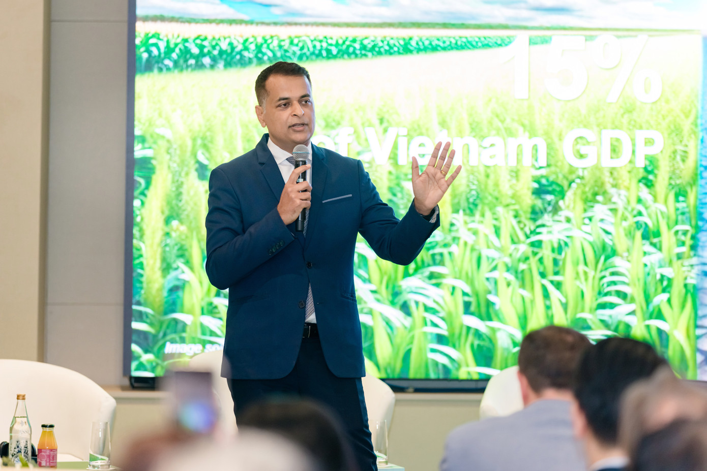 Tổng Giám đốc Nestlé Việt Nam chia sẻ về nông nghiệp tái sinh và sáng kiến toàn cầu của Nestlé nhằm thúc đẩy sự phát triển bền vững của ngành cà phê cũng như nâng cao cuộc sống của cộng đồng nông dân trồng cà