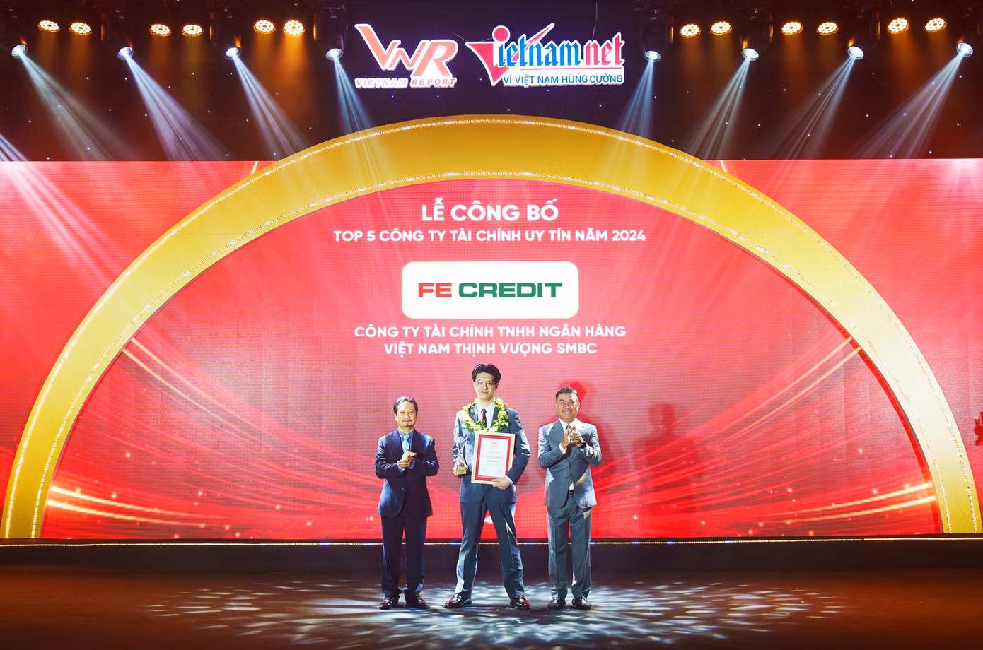 Ông Hironobu Hiramatsu, Phó Tổng Giám đốc của FE CREDIT, trong buổi lễ trao giải. Ảnh: FE CREDIT Ông Hironobu Hiramatsu, Phó Tổng Giám đốc của FE CREDIT, trong buổi lễ trao giải. Ảnh: FE CREDIT