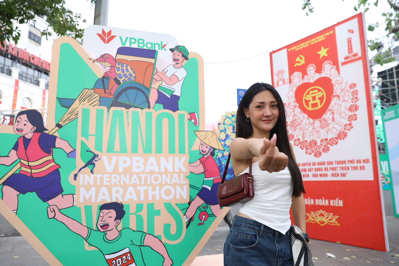 Giải chạy VPIM 2024 sẽ chính thức diễn ra vào 3h sáng ngày 13/10. VPIM 2024 sở hữu nhiều cái “nhất” như số lượng nhiếp ảnh gia đông nhất, số vật phẩm trong racekit nhiều nhất. Một cái nhất nữa của mùa giải năm nay là giải thưởng, với hệ thống giải thưởng tới 122 giải có tổng trị giá lên đến hơn 2 tỷ đồng. BTC cũng trao giải thử thách đồng đội dành cho đội nhóm có thành tích cao nhất và giải trình diễn cosplay ấn tượng nhất. Tổng giá trị giải thưởng thử thách đồng đội là 50 triệu đồng, giải thử thách cosplay là 28 triệu đồng. Giải chạy VPIM 2024 sẽ chính thức diễn ra vào 3h sáng ngày 13/10. VPIM 2024 sở hữu nhiều cái “nhất” như số lượng nhiếp ảnh gia đông nhất, số vật phẩm trong racekit nhiều nhất. Một cái nhất nữa của mùa giải năm nay là giải thưởng, với hệ thống giải thưởng tới 122 giải có tổng trị giá lên đến hơn 2 tỷ đồng. BTC cũng trao giải thử thách đồng đội dành cho đội nhóm có thành tích cao nhất và giải trình diễn cosplay ấn tượng nhất. Tổng giá trị giải thưởng thử thách đồng đội là 50 triệu đồng, giải thử thách cosplay là 28 triệu đồng.