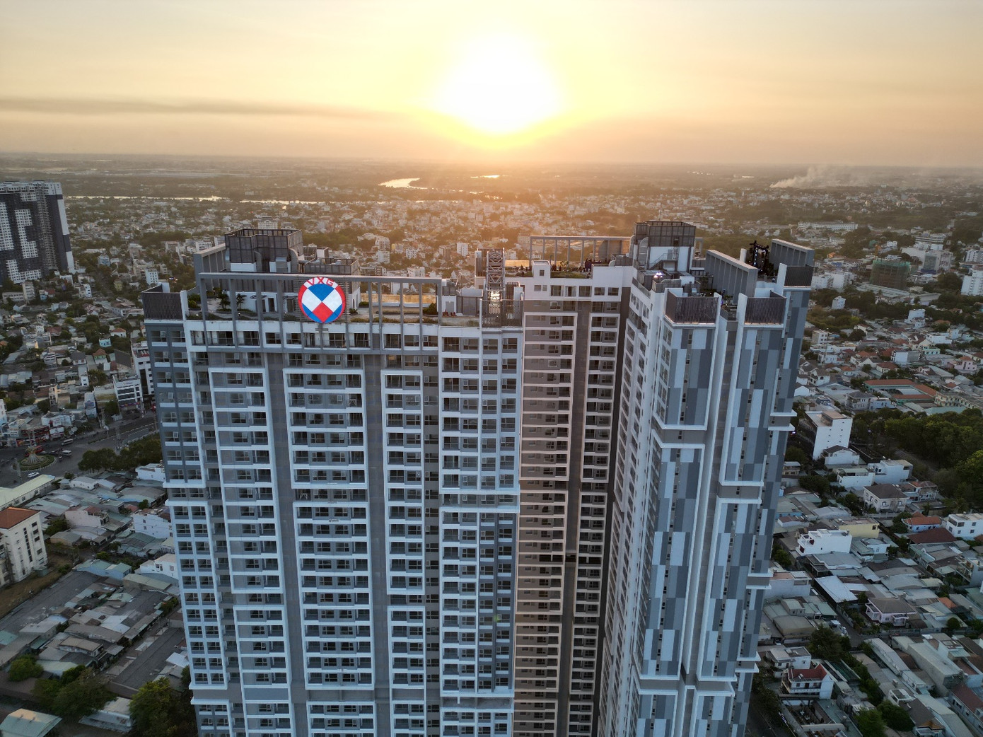 Không chỉ nổi bật về “tốc độ”, khu căn hộ còn thu hút bởi nhiều điểm nhấn độc bản: Kiến trúc, tiện ích, vị thế...