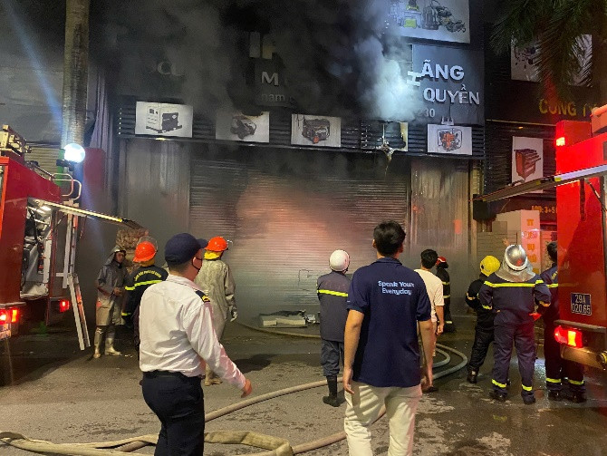 Đội PCCC cơ sở TASCO Mall hỗ trợ lực lượng chức năng thực hiện nhiệm vụ Đội PCCC cơ sở TASCO Mall hỗ trợ lực lượng chức năng thực hiện nhiệm vụ