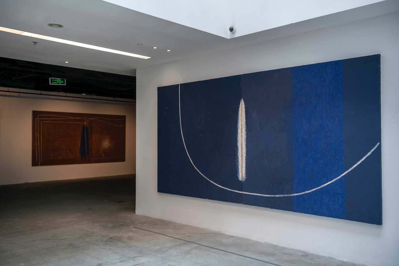 Tác phẩm Lam và trắng, Chất liệu tổng hợp, Kích thước 4,2m x 2,1m, Sáng tác năm 2024 của Hoạ sĩ Lý Trực Sơn được trưng bày tại Triển lãm “ĐẤT – EARTH” Tác phẩm Lam và trắng, Chất liệu tổng hợp, Kích thước 4,2m x 2,1m, Sáng tác năm 2024 của Hoạ sĩ Lý Trực Sơn được trưng bày tại Triển lãm “ĐẤT – EARTH”