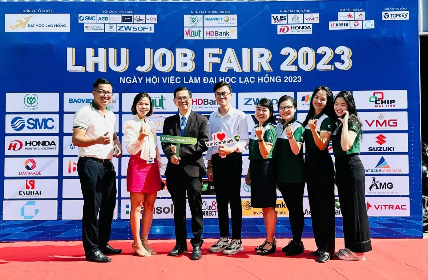 Vietcombank Đồng Nai tổ chức ngày hội sản phẩm dịch vụ ngân hàng số tại trường Đại học Lạc Hồng, tỉnh Đồng Nai