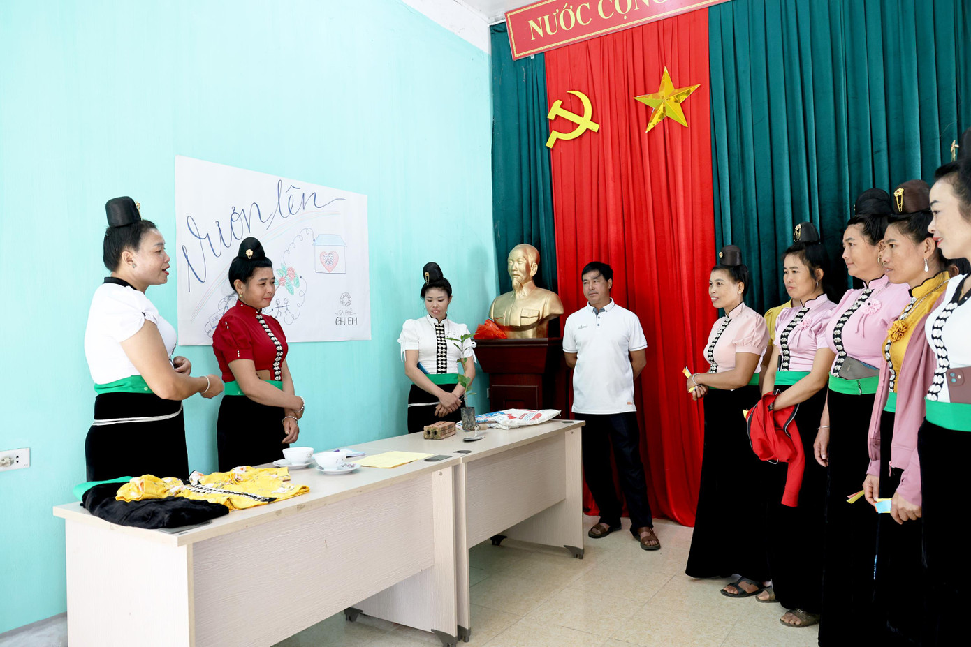 Những phụ nữ dân tộc thiểu số chia sẻ về hành trình thay đổi của họ sau khi tham gia dự án với người dân