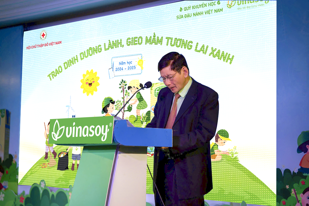 Ông Võ Thành Đàng - Chủ tịch HĐQL Quỹ Khuyến học Sữa đậu nành Việt Nam, Tổng giám đốc công ty cổ phần Đường Quảng Ngãi phát biểu tại sự kiện Ông Võ Thành Đàng - Chủ tịch HĐQL Quỹ Khuyến học Sữa đậu nành Việt Nam, Tổng giám đốc công ty cổ phần Đường Quảng Ngãi phát biểu tại sự kiện