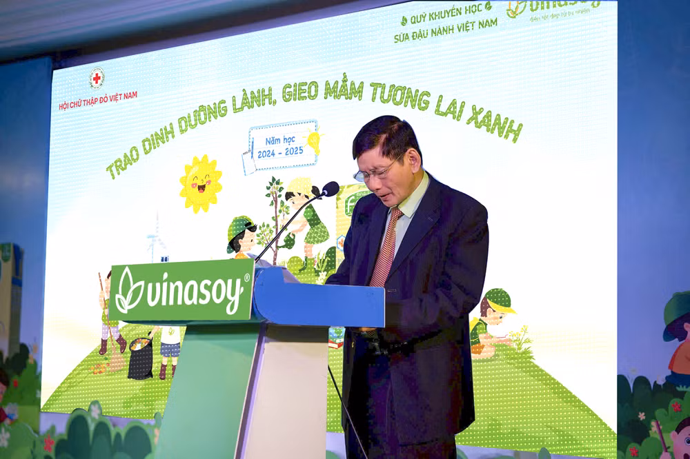 Ông Võ Thành Đàng - Chủ tịch HĐQL Quỹ Khuyến học Sữa đậu nành Việt Nam, Tổng giám đốc công ty cổ phần Đường Quảng Ngãi phát biểu tại sự kiện
