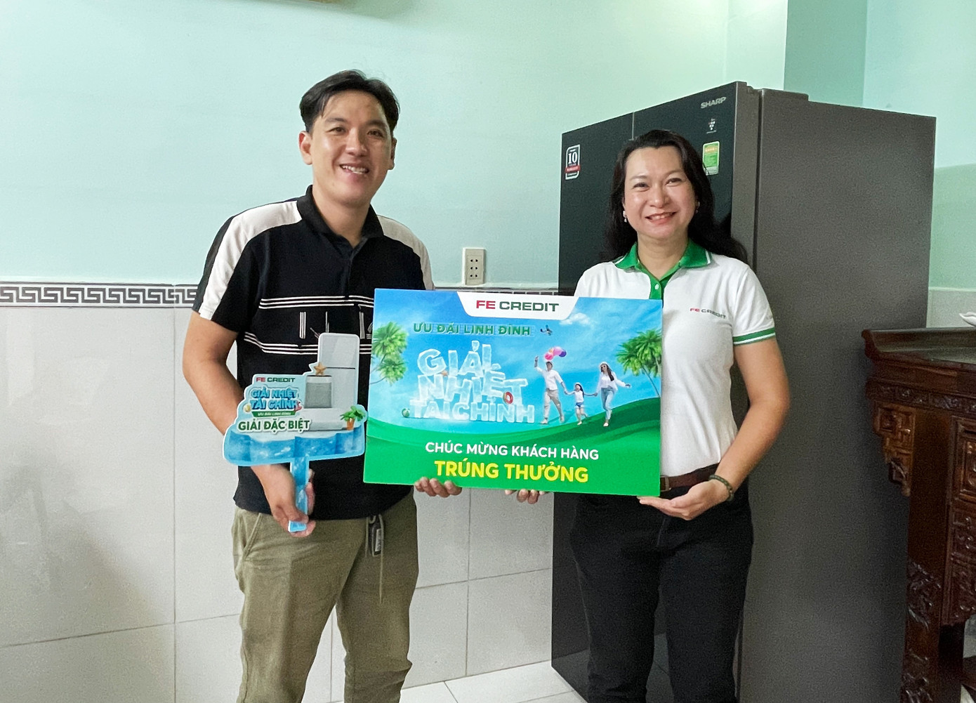 Khách hàng Nguyễn Văn Trung (Quận 8, TP HCM) may mắn trúng giải Giải Đặc biệt trị giá gần 40 triệu đồng từ FE CREDIT Khách hàng Nguyễn Văn Trung (Quận 8, TP HCM) may mắn trúng giải Giải Đặc biệt trị giá gần 40 triệu đồng từ FE CREDIT