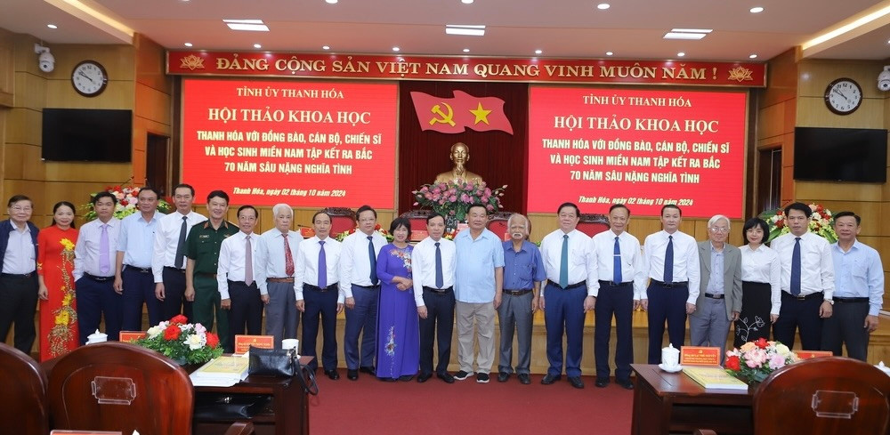 Đồng chí Nguyễn Trọng Nghĩa, Uỷ viên Bộ Chính trị, Bí thư Trung ương Đảng, Trưởng Ban Tuyên giáo Trung ương chụp ảnh lưu niện với lãnh đạo tỉnh Thanh Hoá và các đại biểu tại Hội thảo khoa học “Thanh Hóa với đồng bào, cán bộ, chiến sĩ và học sinh miền Nam tập kết ra Bắc - 70 năm sâu nặng nghĩa tình”. Đồng chí Nguyễn Trọng Nghĩa, Uỷ viên Bộ Chính trị, Bí thư Trung ương Đảng, Trưởng Ban Tuyên giáo Trung ương chụp ảnh lưu niện với lãnh đạo tỉnh Thanh Hoá và các đại biểu tại Hội thảo khoa học “Thanh Hóa với đồng bào, cán bộ, chiến sĩ và học sinh miền Nam tập kết ra Bắc - 70 năm sâu nặng nghĩa tình”.