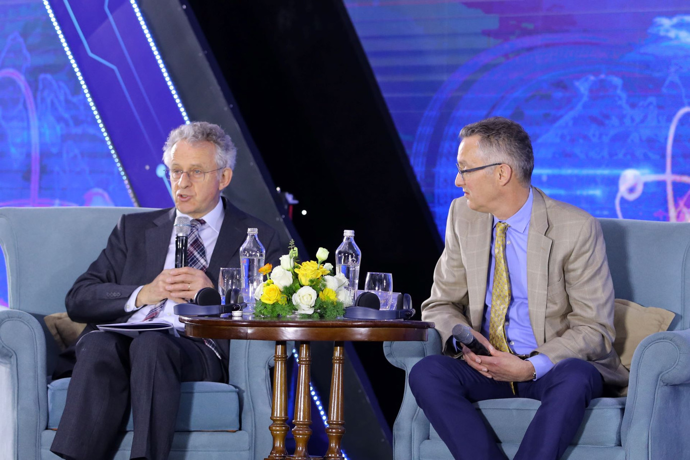 GS Friend khẳng định, khoa học vật liệu vẫn còn rất nhiều tiềm năng, đặc biệt là cho nền công nghiệp năng lượng GS Friend khẳng định, khoa học vật liệu vẫn còn rất nhiều tiềm năng, đặc biệt là cho nền công nghiệp năng lượng