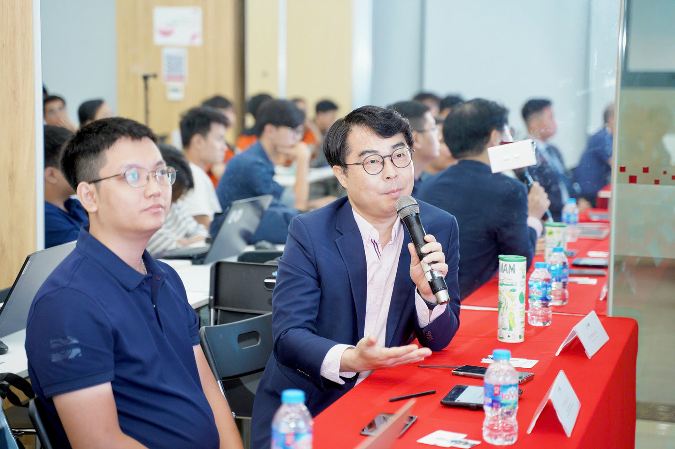 Ban giám khảo đánh giá cao tính thực tiễn, ứng dụng của các giải pháp công nghệ trong lĩnh vực chăm sóc sức khỏe, giáo dục, phát triển bền vững,...