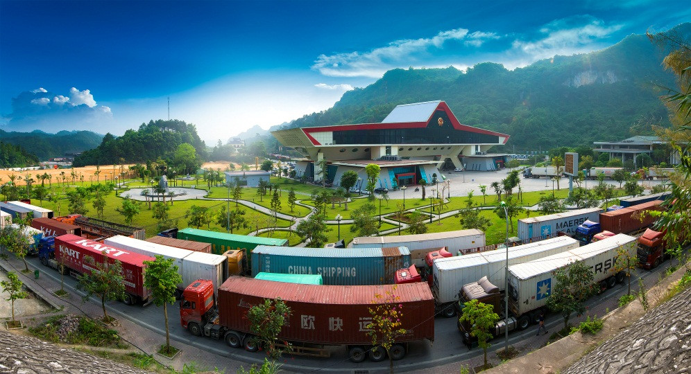 Cửa khẩu quốc tế Hữu Nghị- nơi hàng hóa xuất nhập khẩu nhộn nhịp