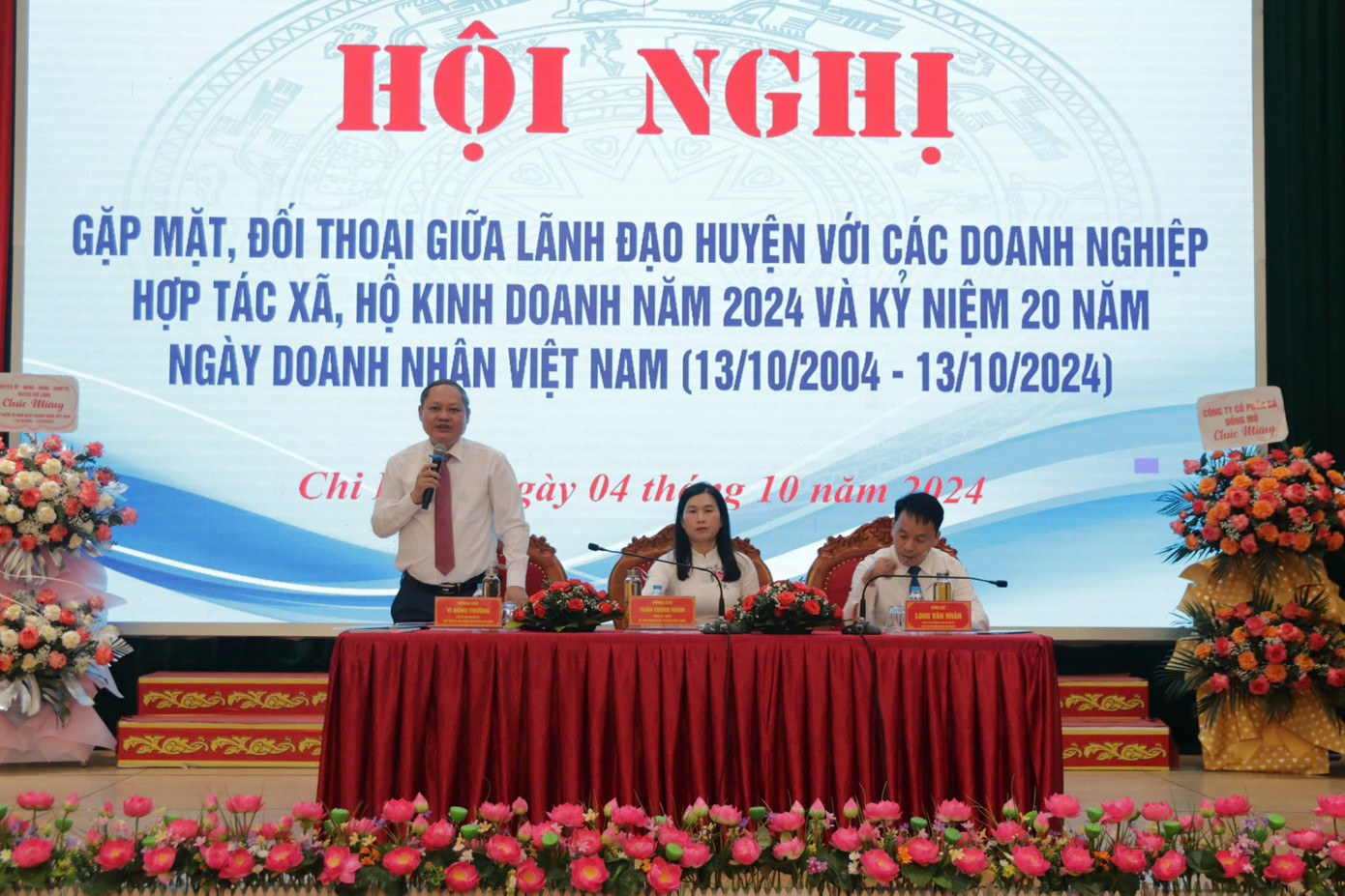 Lãnh đạo huyện Chi Lăng giải đáp những ý nghị của doanh nghiệp Lãnh đạo huyện Chi Lăng giải đáp những ý nghị của doanh nghiệp