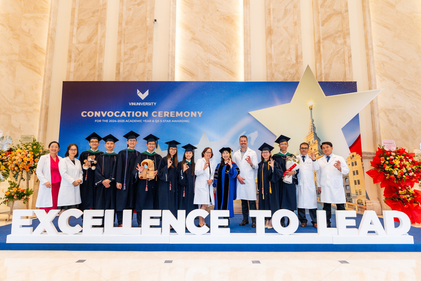 Các bác sĩ nội trú Nội và Nhi khoa tại lễ tốt nghiệp Các bác sĩ nội trú Nội và Nhi khoa tại lễ tốt nghiệp