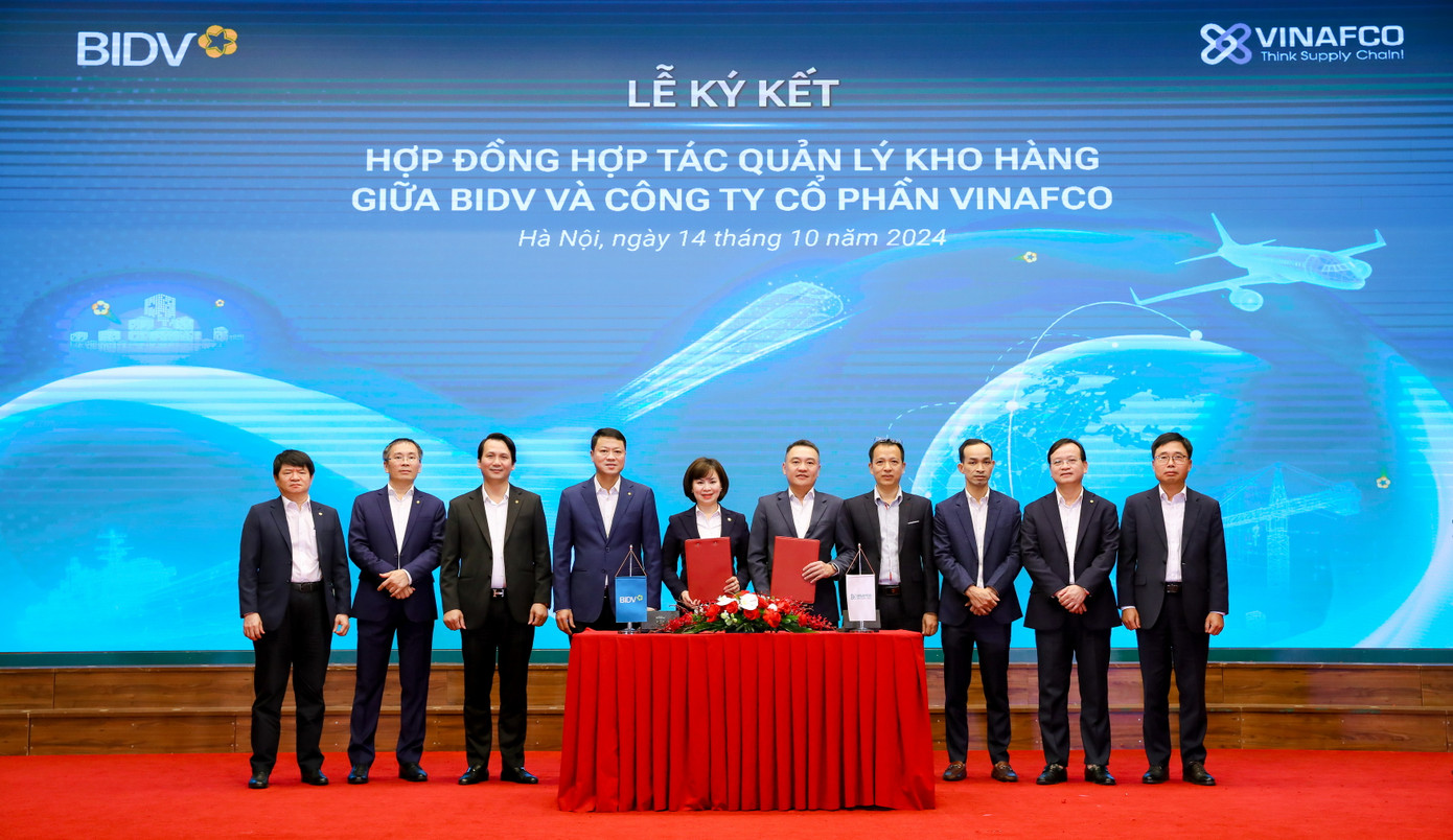 Đại diện lãnh đạo BIDV và Vinafco ký kết thỏa thuận hợp tác