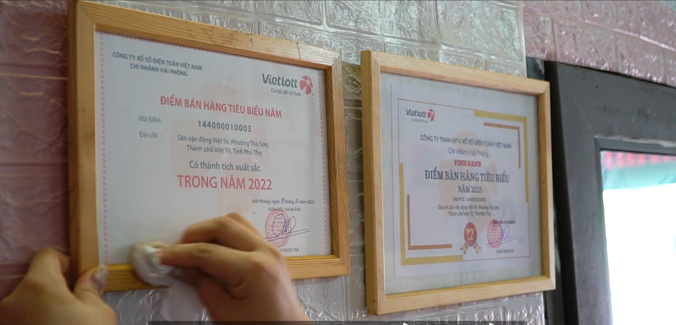 Điểm bán hàng của chị Dương luôn được vinh danh là điểm bán hàng tiêu biểu của năm