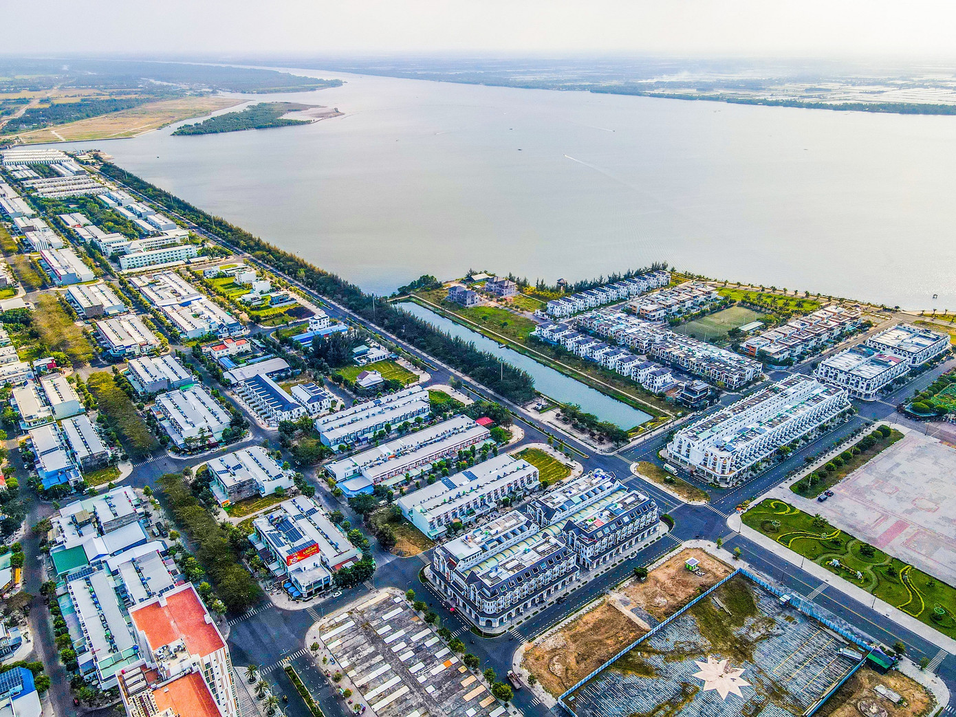 Một góc khu đô thị lấn biển tại TP Rạch Giá, Kiên Giang Một góc khu đô thị lấn biển tại TP Rạch Giá, Kiên Giang