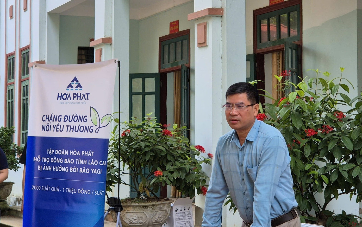 Ông Dương Quang Vinh, Phó Chủ tịch UBND Xã Bản Cái, huyện Bắc Hà cảm ơn những tấm lòng CBCNV Tập đoàn Hòa Phát dành cho bà con Ông Dương Quang Vinh, Phó Chủ tịch UBND Xã Bản Cái, huyện Bắc Hà cảm ơn những tấm lòng CBCNV Tập đoàn Hòa Phát dành cho bà con