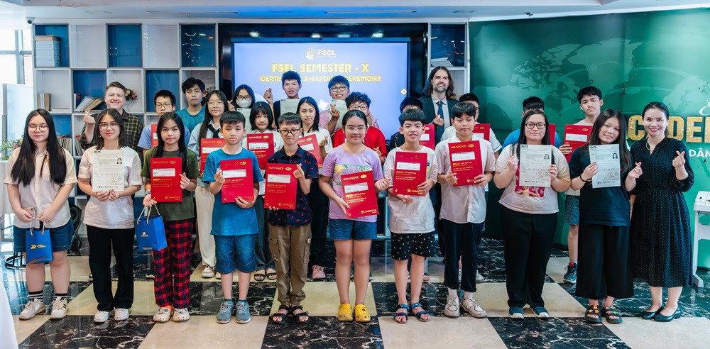 Nhóm học sinh đạt thành tích cao trong kỳ thi tiếng Anh Cambridge và IELTS sau một khóa học trên FSEL Nhóm học sinh đạt thành tích cao trong kỳ thi tiếng Anh Cambridge và IELTS sau một khóa học trên FSEL