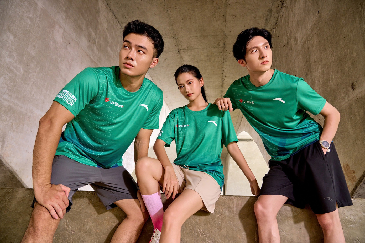 Áo dành cho team Crew, tông màu xanh lá mát mắt, dễ nhận diện. Đây là đội ngũ siêu “uy tín” để các runner có thể tự tin “Hỏi – Đáp”