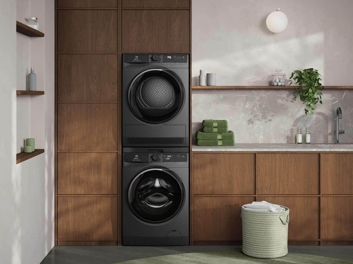 Thiết kế chuẩn phong cách Bắc Âu của Electrolux UltimateCare Thế hệ Mới mang đến không gian sống sang trọng, đằng cấp. Thiết kế chuẩn phong cách Bắc Âu của Electrolux UltimateCare Thế hệ Mới mang đến không gian sống sang trọng, đằng cấp.