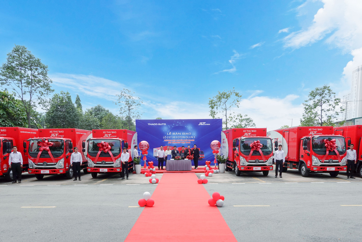 Mẫu xe được bàn giao cho J&amp;T Express là Foton Ollin S với hai phiên bản S490 và S720