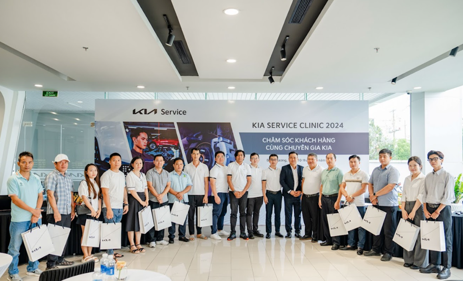 THACO AUTO tặng nhiều phần quà cho khách hàng tham gia chương trình THACO AUTO tặng nhiều phần quà cho khách hàng tham gia chương trình