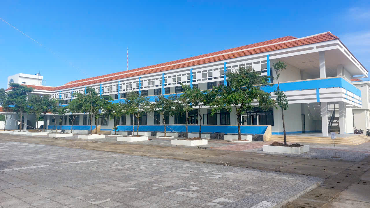 Phân hiệu Trường Đại học Cần Thơ tại tỉnh Sóc Trăng tọa lạc tại số 400, đường Lê Hồng Phong, Khóm 5, Phường 3, TP Sóc Trăng trên cơ sở tiếp nhận cơ sở vật chất của Trường Cao đẳng Cộng đồng Sóc Trăng. Phân hiệu Trường Đại học Cần Thơ tại tỉnh Sóc Trăng tọa lạc tại số 400, đường Lê Hồng Phong, Khóm 5, Phường 3, TP Sóc Trăng trên cơ sở tiếp nhận cơ sở vật chất của Trường Cao đẳng Cộng đồng Sóc Trăng.